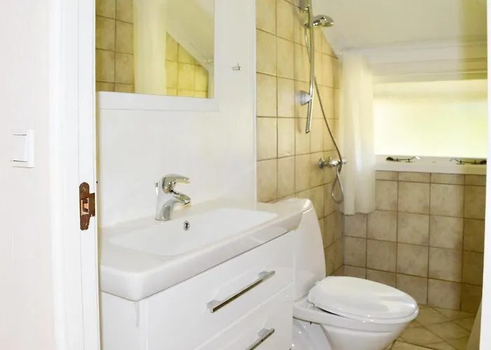 2 Bedroom Awesome In Hals